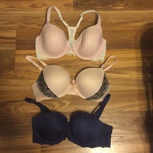 3 Victoria’s Secret bras